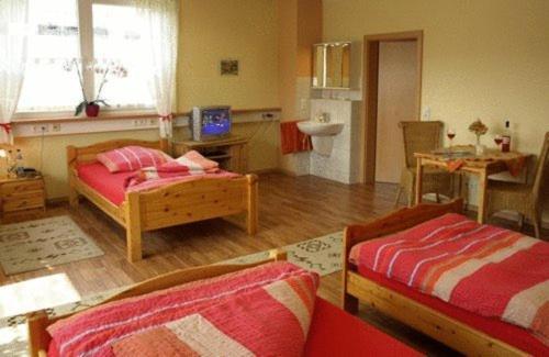Econo Motel Goelzer Büchenbeuren Exteriör bild